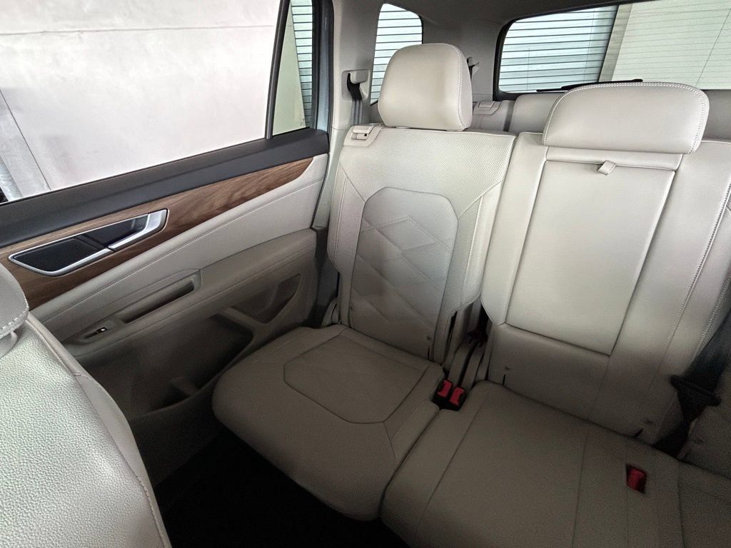 Used 2024 Volkswagen Atlas SE FWD image 12