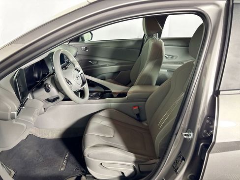 Used 2022 Hyundai Elantra Blue image 11