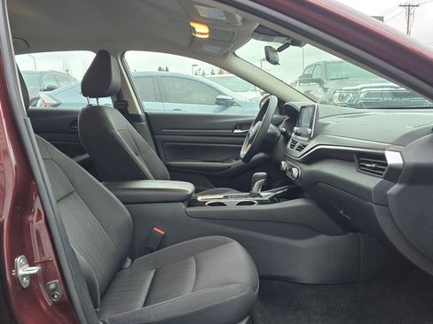 Used 2024 Nissan Altima 2.5 SV image 11