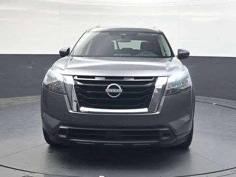 Used 2025 Nissan Pathfinder SV FWD image 13