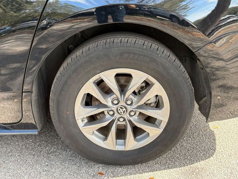 Used 2024 Toyota Sienna XLE image 29