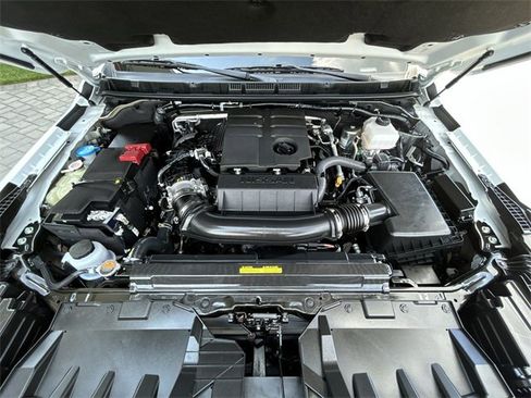 New 2025 Nissan Frontier SV w/ SV Convenience Package image 10