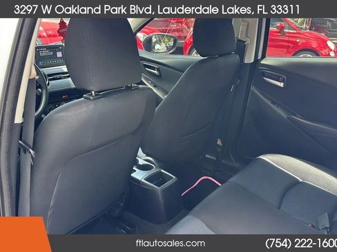 Used 2019 Toyota Yaris LE FWD image 27