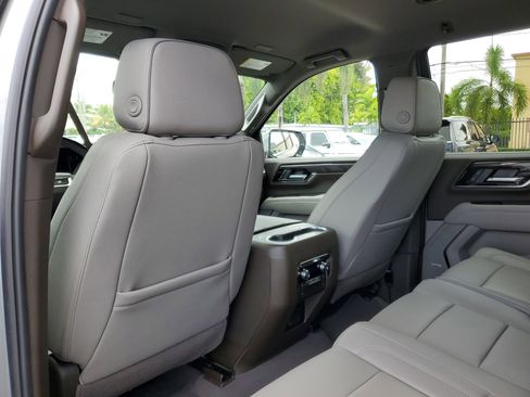 Used 2025 GMC Yukon Elevation RWD image 12