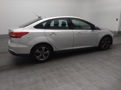 Used 2018 Ford Focus SE w/ SE Appearance Package image 10