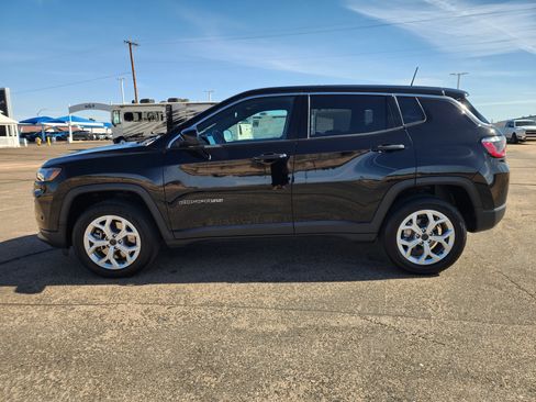 Used 2025 Jeep Compass Sport AWD/4WD image 7