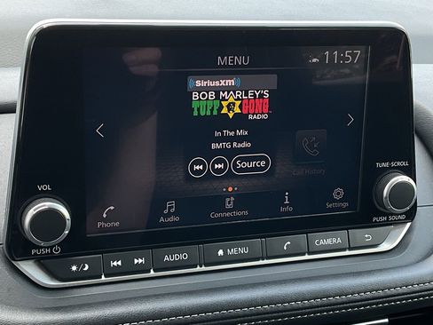 Used 2025 Nissan Rogue SV image 30