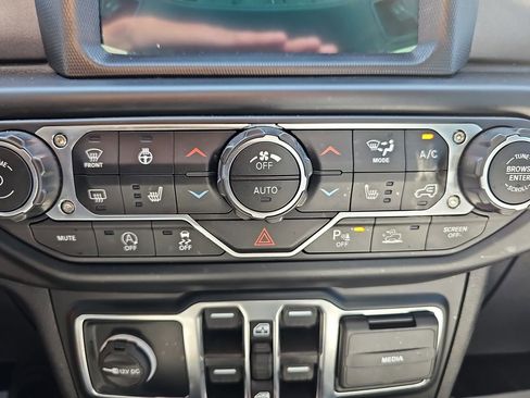 Used 2022 Jeep Gladiator Mojave w/ LED Lighting Group AWD/4WD image 27