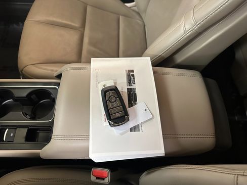 Used 2021 Lincoln Corsair Reserve image 45