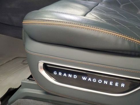 Used 2022 Jeep Grand Wagoneer Series III image 16