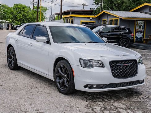 Used 2021 Chrysler 300 S RWD image 3