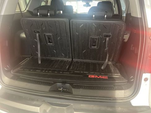Used 2023 GMC Acadia SLE w/ Driver Convenience Package image 15