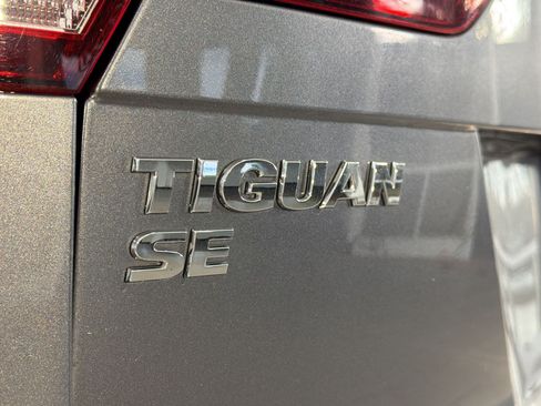 Used 2020 Volkswagen Tiguan SE R-Line FWD image 36