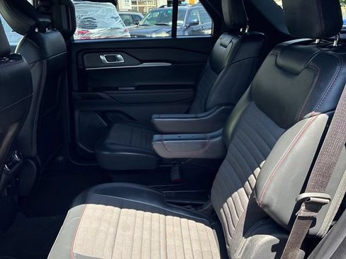 Used 2025 Ford Explorer ST-Line AWD/4WD image 2
