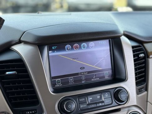 Used 2017 GMC Yukon Denali AWD/4WD image 3