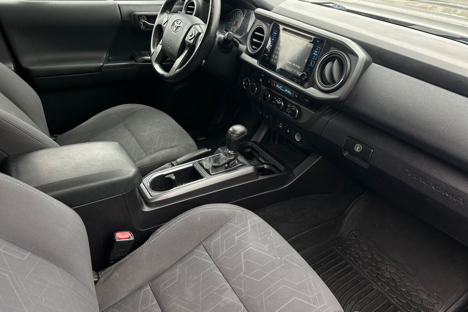 Used 2016 Toyota Tacoma TRD Sport AWD/4WD image 14