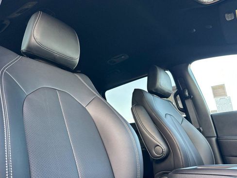 New 2026 Chrysler Pacifica Select image 15