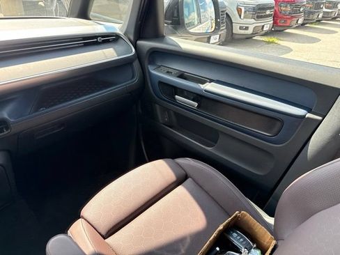 Used 2025 Volkswagen ID. Buzz Pro S RWD image 17