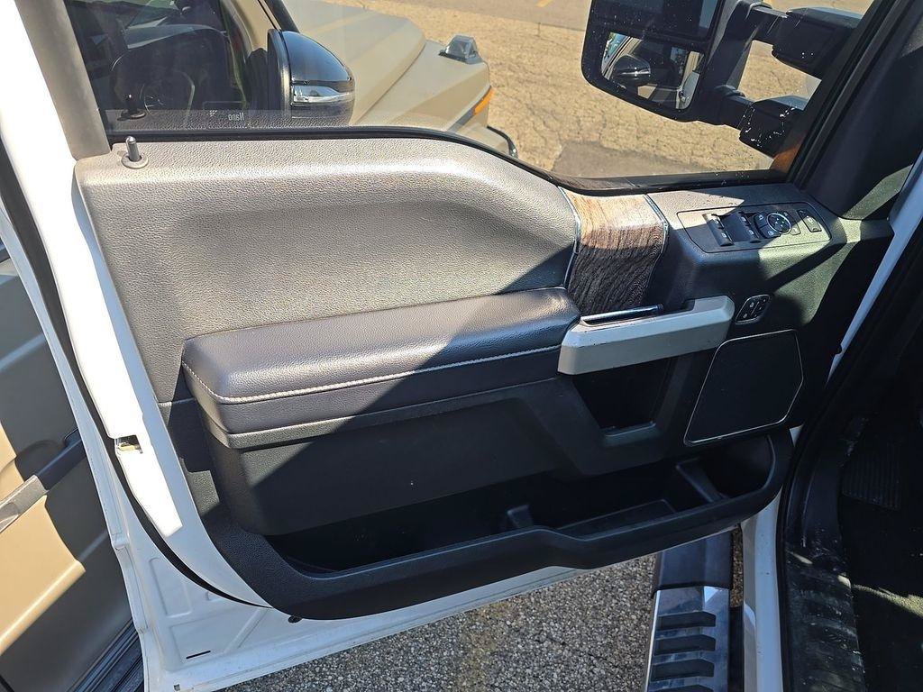 Used 2019 Ford F350 Lariat w/ Chrome Package AWD/4WD image 9
