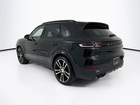 Certified 2024 Porsche Cayenne AWD/4WD image 3