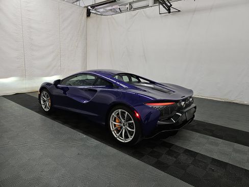 Used 2024 McLaren Artura RWD image 5
