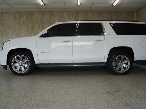 Used 2017 GMC Yukon XL SLT AWD/4WD image 5