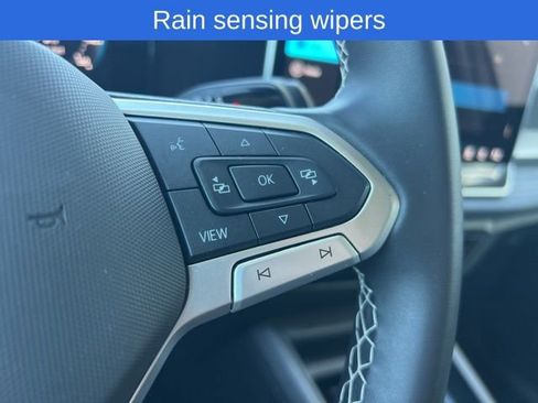 Certified 2025 Volkswagen Tiguan SE image 15