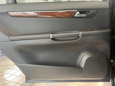Used 2011 Mercedes-Benz R 350 4MATIC image 37