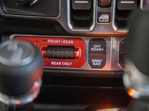 New 2026 Jeep Wrangler Unlimited Rubicon w/ Technology Group image 24