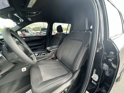 Used 2024 Jeep Grand Cherokee L Laredo RWD image 14