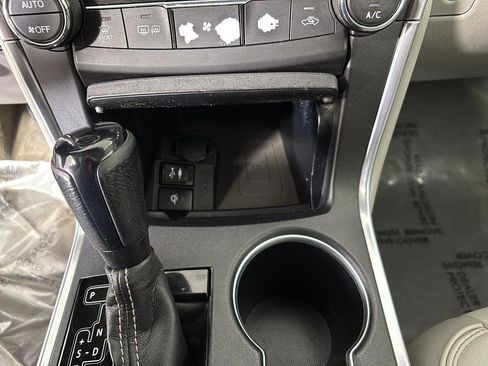 Used 2015 Toyota Camry XLE w/ Moonroof Package FWD image 32