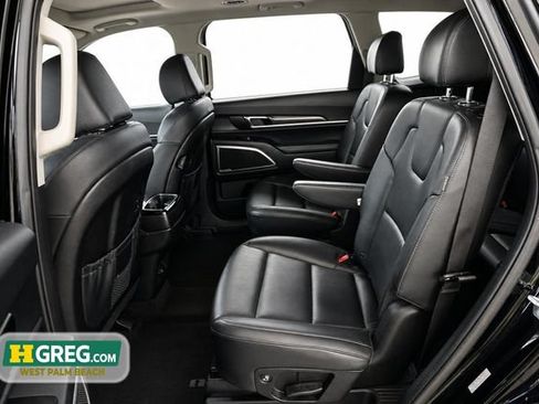 Used 2025 Kia Telluride S FWD image 16