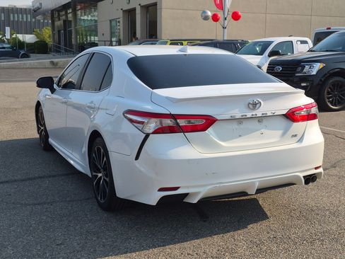 Used 2020 Toyota Camry SE w/ Convenience Package FWD image 8