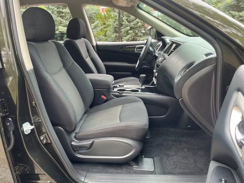 Used 2017 Nissan Pathfinder S AWD/4WD image 36