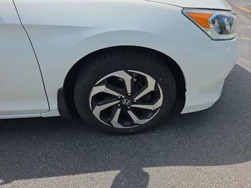 Used 2017 Honda Accord EX-L image 9
