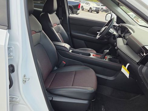 Used 2025 Nissan Kicks SR image 13