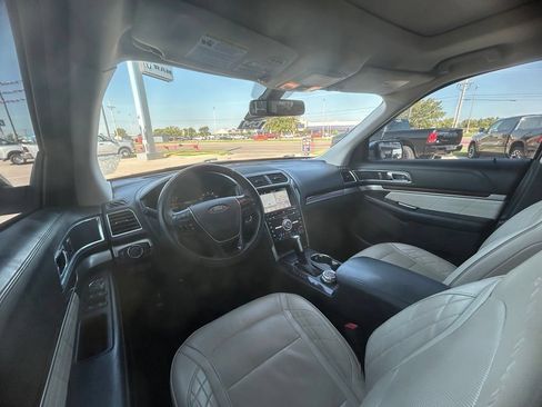 Used 2018 Ford Explorer Platinum AWD/4WD image 7