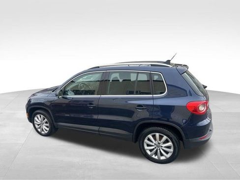 Used 2011 Volkswagen Tiguan SE image 12