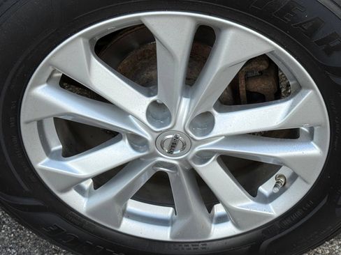 Used 2015 Nissan Rogue SV AWD/4WD image 39