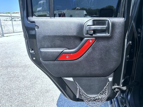Used 2015 Jeep Wrangler Unlimited Rubicon AWD/4WD image 20