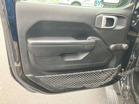 Used 2021 Jeep Wrangler Sport image 19