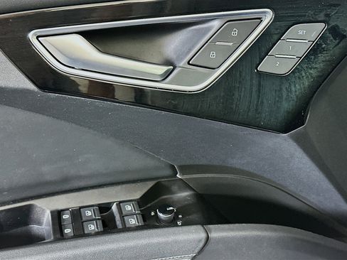 Used 2023 Audi Q4 e-tron Prestige w/ 20" Wheel Package AWD/4WD image 15