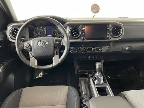 Certified 2020 Toyota Tacoma TRD Sport w/ Technology Package AWD/4WD image 12