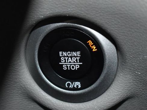 Used 2022 Chrysler Pacifica Touring-L image 24