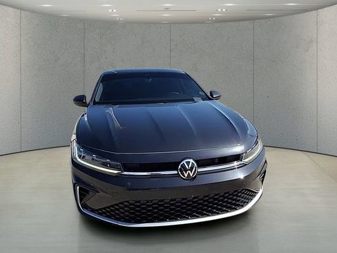 Used 2025 Volkswagen Jetta SE FWD image 28