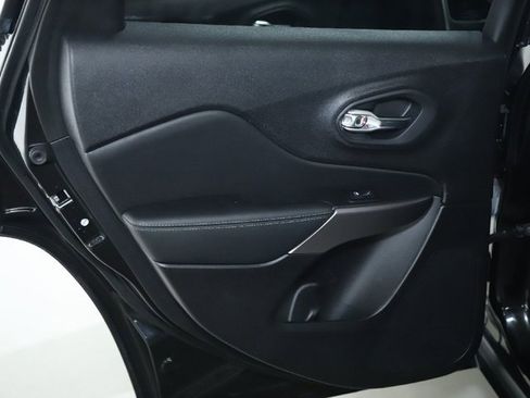 Used 2022 Jeep Cherokee Limited image 13