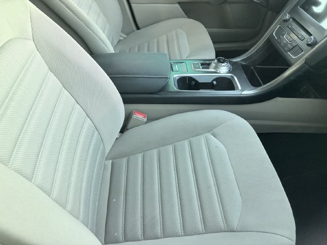 Used 2018 Ford Fusion SE w/ Fusion SE Technology Package FWD image 4
