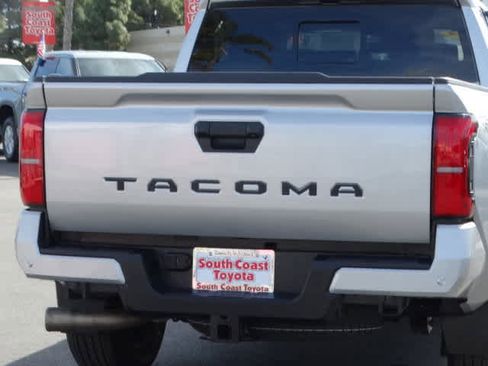 Used 2024 Toyota Tacoma TRD Sport w/ TRD Sport Upgrade Package image 14