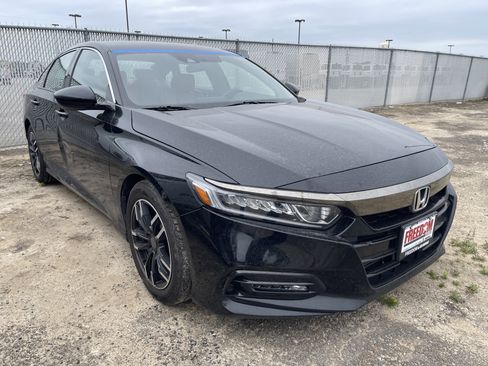 Used 2018 Honda Accord Sport image 2