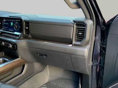 Used 2023 Chevrolet Silverado 1500 LT Trail Boss w/ Convenience Package II AWD/4WD image 18